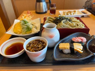 &#x{11:F8E2};なんでもいｰから&#x{11:F8E2};