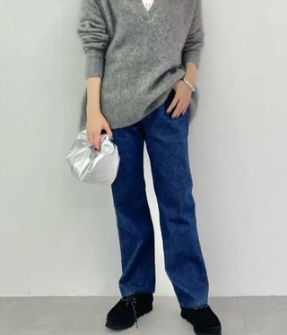こういうダボついた服着る？