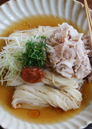 一人の朝ごはんこれにした。美味しい