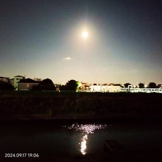 今夜「中秋の名月」、満月は明日