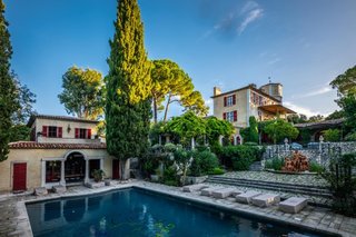 パリマダム中村江里子さん、52歳で「1500年代に建てられた南仏の家」を購入したワケ