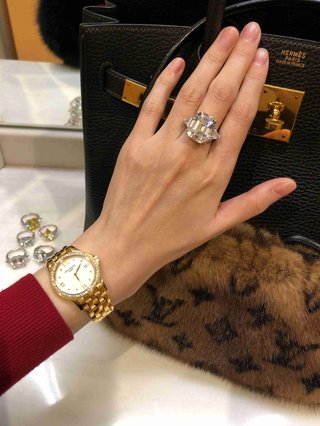 私の手きれいでしょ?