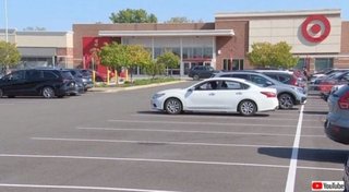 8歳の少女が親の車を運転してひとりでショッピングモールへ買い物にいくという仰天事案