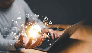 世界データ分析市場が急増： 2032年までに70億3,000万ドルから630億ドルへ