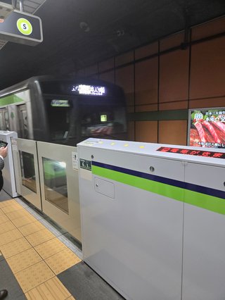 小6がJR夜行バスの中で寝ながら移動