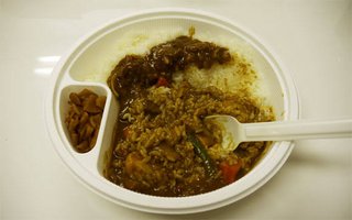 カレーを混ぜる夫がイヤ！「丁寧に20秒くらい混ぜてから食べます」　妻の投稿に反響