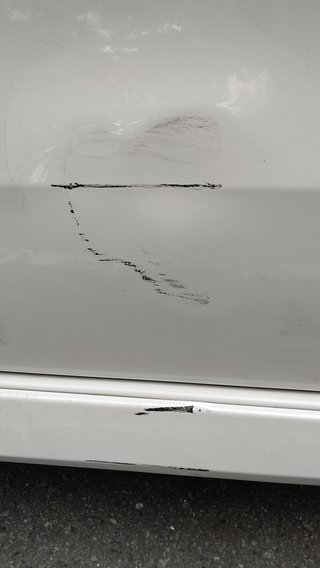 車を擦った！安く直す方法ありますか？