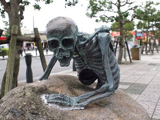 貧乏なのぉ…辛いのぉ…痛いのぉ…見捨てないでぇ…