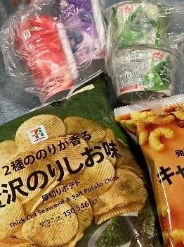 義親から、うちの子2歳誕生日プレゼントもらったけど、スナック菓子とヨーグルトだった