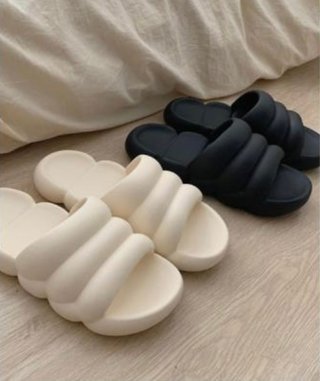 こういうサンダル流行ってるの？