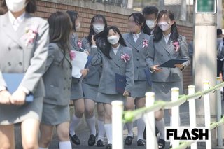 取り巻き引き連れる芦田愛菜