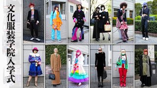 成人式に服飾専門学校の入学式みたいなスーツで行く