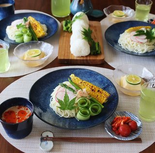 今からお皿欲しい。平皿で20センチくらいの。どこのがおすすめ？