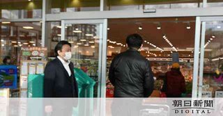 クマが居座った秋田市のスーパーが営業再開　店の周りに忌避剤設置