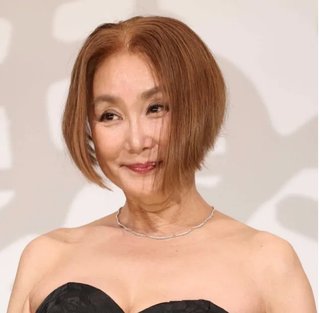 浅野温子６３歳　雰囲気ガラリな最新姿にネットくぎ付け！