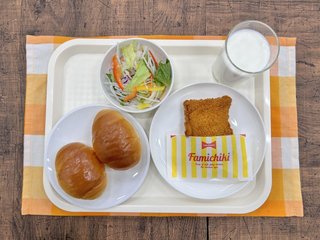 埼玉 狭山『ファミチキ』が学校給食に? ファミマがクリスマス前の小中学校に約10,500個を提供