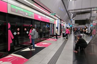 女性専用車に“全裸”中年男性が乱入して騒然「怒声や罵声が飛び交い大騒ぎ…」【インド】