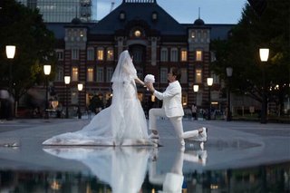 「通行人に暴言や舌打ち」東京駅前の“ウエディング撮影”が物議、JRは「許可が必要」