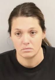 11歳の教え子に4年間性的暴行し､子供まで出産した小学校女性教師(34)を起訴【米国】