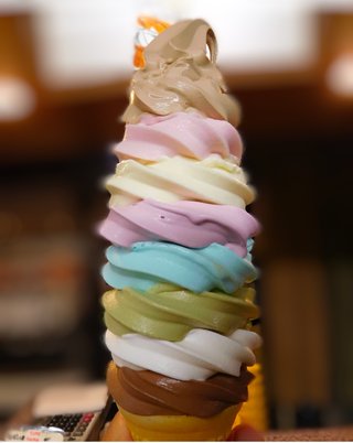 他人のクルマに乗せて貰った時に絶対に食べてはイケナイ食べ物はなんですか？