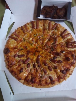 ピザ頼んだので食べました