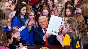 女子スポーツからトランスジェンダーを排除　米トランプ大統領が大統領令に署名