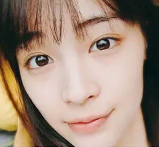 蒙古襞がある芸能人、誰がいますか？