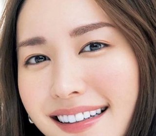 蒙古襞がある芸能人、誰がいますか？