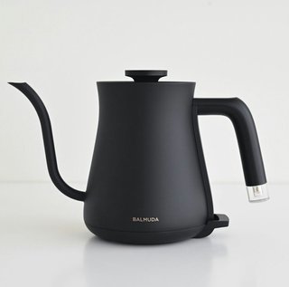 温かい飲み物を飲みたい時　皆さんの家に電気ポットある？