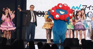 石破首相､東京ガールズコレクションに登場しミャクミャクと共に大阪万博をPR