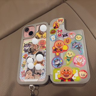 目からウロコの工夫で「1歳児が必ず笑顔でカメラ目線をくれる」スマホカバー