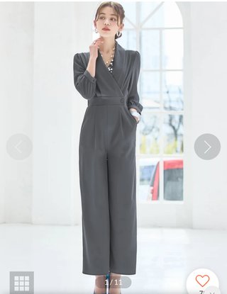 結婚式にジャンプスーツ