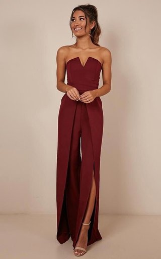 結婚式にジャンプスーツ