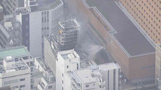 東京・飯田橋の「秋田書店」ビルで火災か　逃げ遅れた人が1人いるもよう　東京消防庁