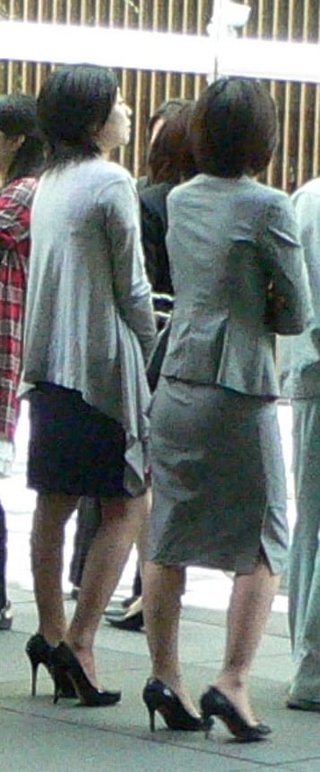 この女性2人ならどちらが好み？