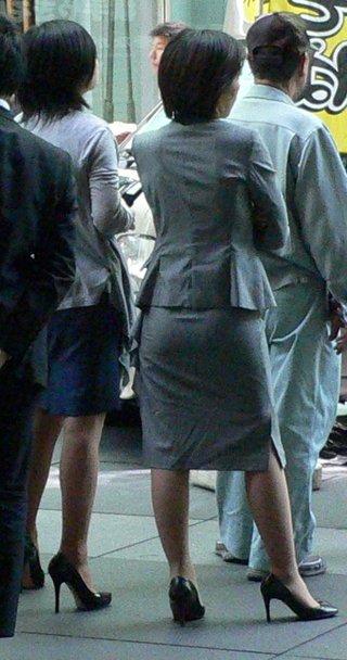 この女性2人ならどちらが好み？