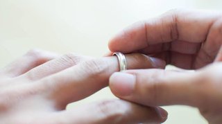 ｢稼ぎ頭は妻｣の不都合な真実…その衝撃の離婚率とは？ ─夫婦の収入格差が与える結婚生活への影響