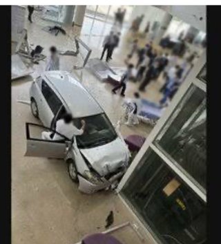 千葉徳洲会病院に乗用車が突っ込む