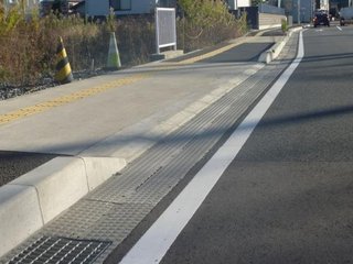 （画像あり）このような道で、車道走る自転車ってどれくらいいる？怖くない？