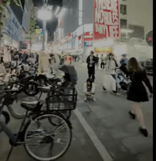 道端でトイレ（in歌舞伎町）