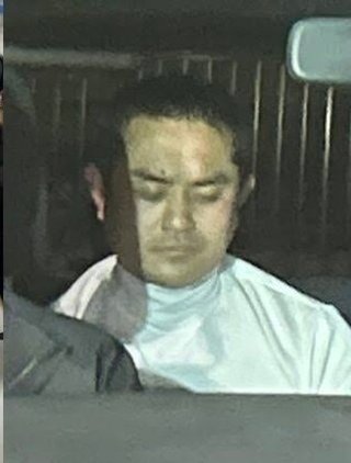 東京メトロ南北線東大前駅のホームの犯人の服装おかしくない？？w