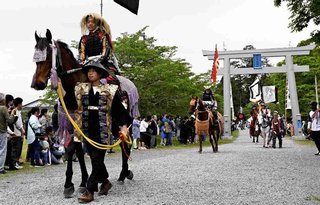 相馬野馬追の馬、常磐線の列車と接触して死ぬ…側溝に足とられ人を落として線路内に