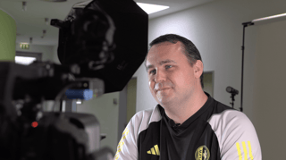 この人サッカーの審判員なんだけど私は大好きなの
