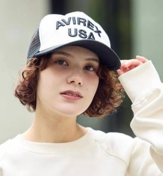 ママ友が「USA」って書いてる帽子被ってた。