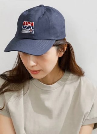 ママ友が「USA」って書いてる帽子被ってた。