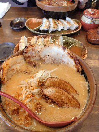 ダラ奥の昼食なに?