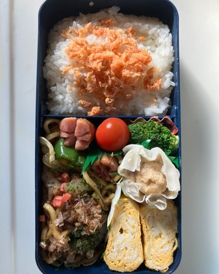 お弁当見せてください