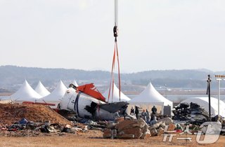 ｢179人死亡｣韓国･済州航空機事故､同社代表と国土交通相ら24人を立件…業務上過失致死容疑