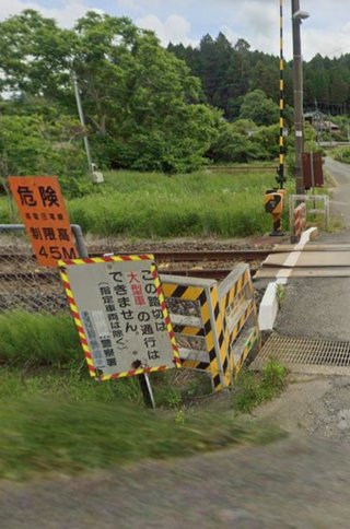 日本語読めない外国人のトラックが線路に突入し大事故…岸田政権時に外国人の運転免許取得を簡略化