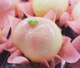 桃まるごとケーキが1個700円から1200円に値上がりしてた